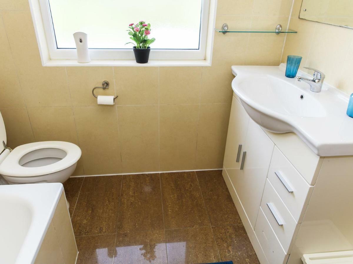 Mandeville Rooms Northolt  Phòng bức ảnh